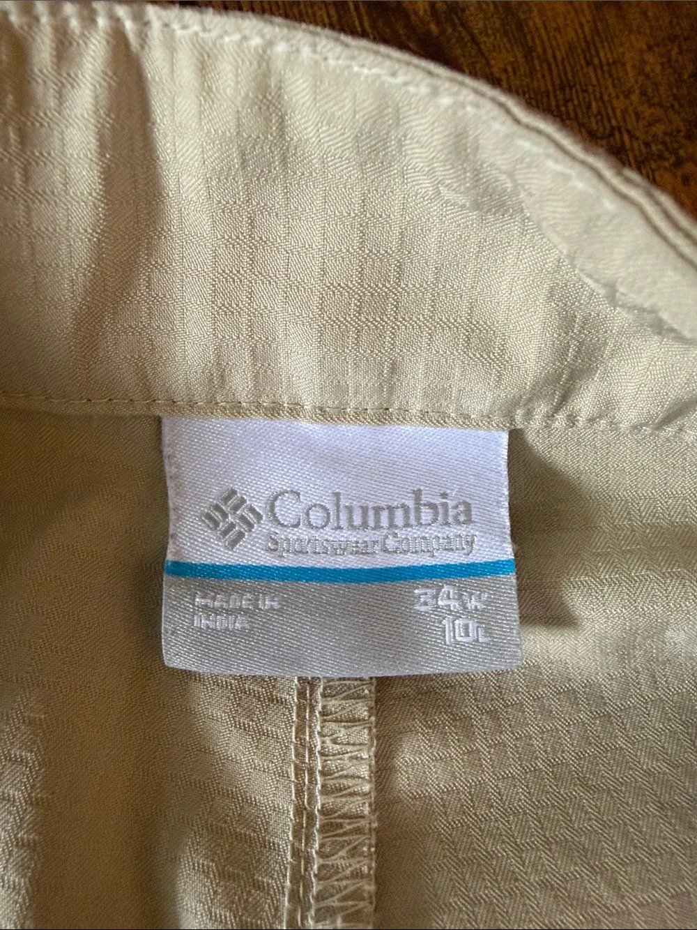 Columbia Light Khaki Outdoor Shorts with Utility Details size 34